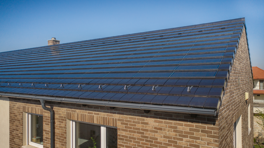 A tető síkjába illeszkedő, moduláris napelemrendszer