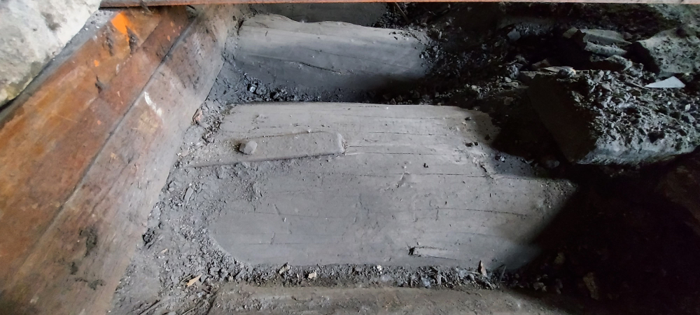 Fagerendás födém károsodása egy százhúsz éves társasházban