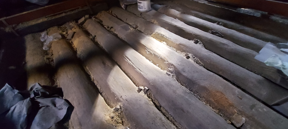 Fagerendás födém károsodása egy százhúsz éves társasházban