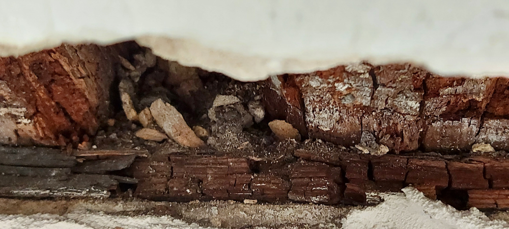 Fagerendás födém károsodása egy százhúsz éves társasházban