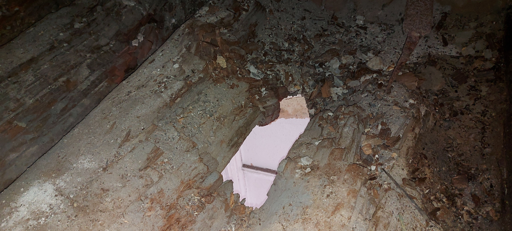 Fagerendás födém károsodása egy százhúsz éves társasházban