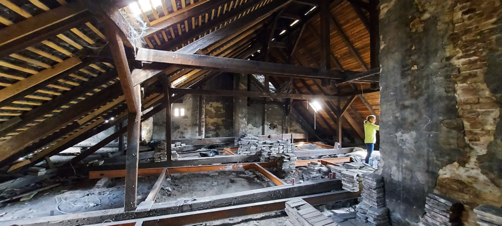 Fagerendás födém károsodása egy százhúsz éves társasházban