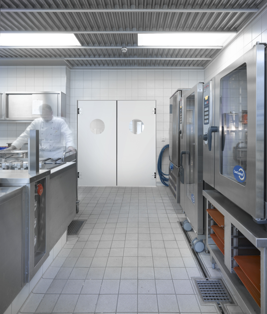 Robusztus és tartós lengőajtók polietilénből és rozsdamentes acélból Robusztus és tartós lengőajtók polietilénből és rozsdamentes acélból