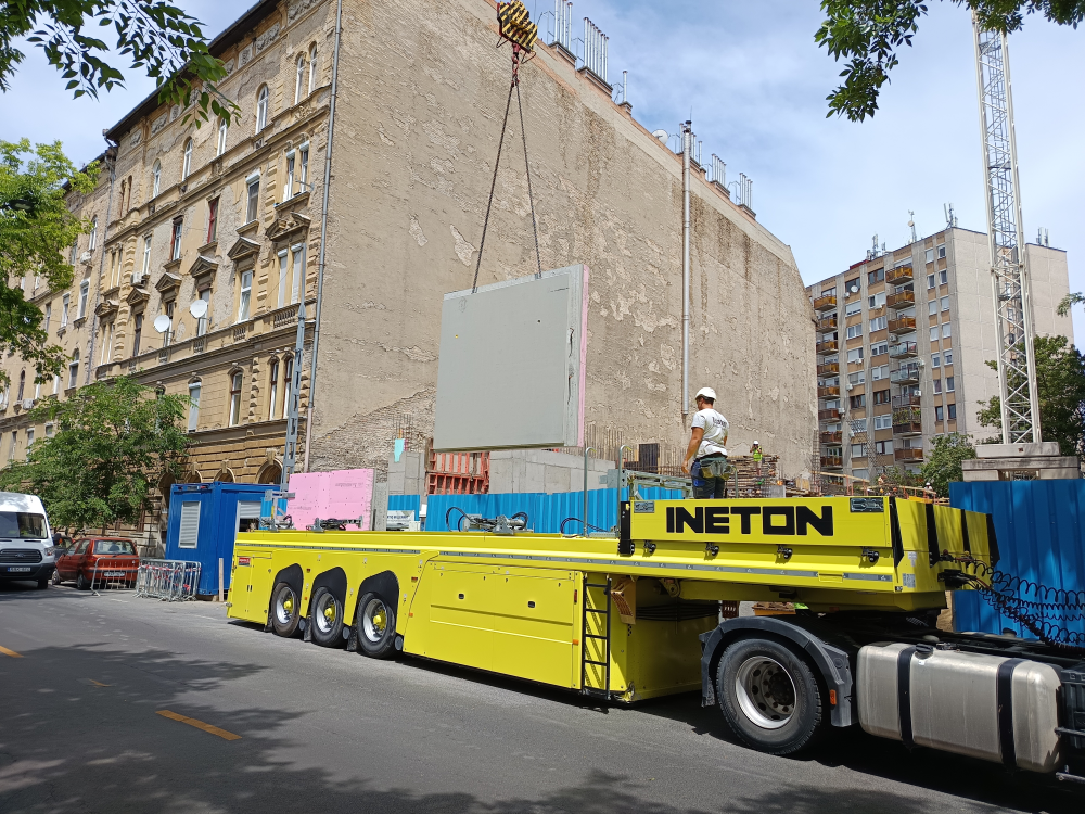 Szűk telekadottságok esetén hatékony megoldás a könnyen beépíthető, előregyártott, külső hőszigeteléssel ellátott kéregfal Szűk telekadottságok esetén hatékony megoldás a könnyen beépíthető, előregyártott, külső hőszigeteléssel ellátott kéregfal