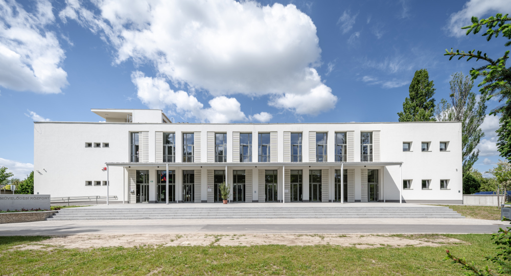 Ismerős és mégis új – Ady Endre Művelődési Központ, Nyergesújfalu Ismerős és mégis új – Ady Endre Művelődési Központ, Nyergesújfalu