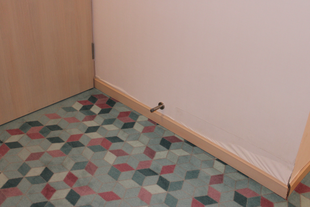 Nedvességkárok a zuhanytálcák környezetében – mi okozta a hibákat?