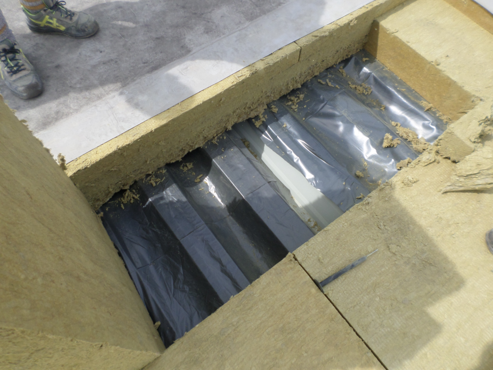 Lapostető-szigetelések jellemző hibái – Mire érdemes figyelni egyenes és fordított rétegrend esetében? Lapostető-szigetelések jellemző hibái – Mire érdemes figyelni egyenes és fordított rétegrend esetében?