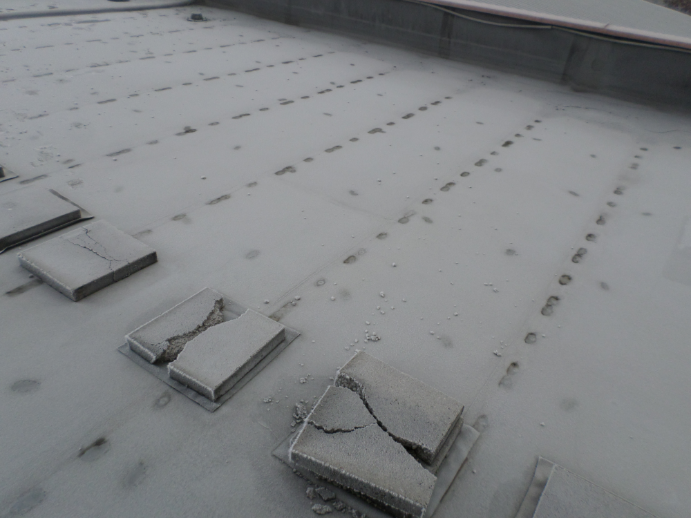 Lapostető-szigetelések jellemző hibái – Mire érdemes figyelni egyenes és fordított rétegrend esetében? Lapostető-szigetelések jellemző hibái – Mire érdemes figyelni egyenes és fordított rétegrend esetében?