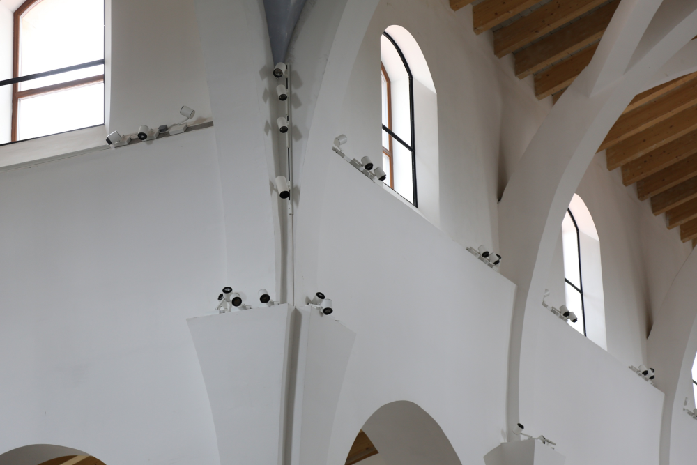 A hagyományokhoz és kötöttségekhez igazodva épült látványosan szép templom Gödöllőn