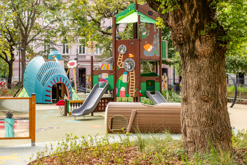 Lerombolt épület helyére épült a Kufli-játszótér Lerombolt épület helyére épült a Kufli-játszótér