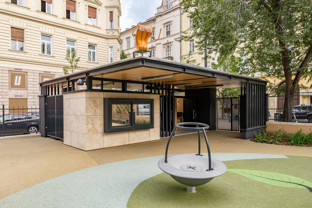 Lerombolt épület helyére épült a Kufli-játszótér Lerombolt épület helyére épült a Kufli-játszótér