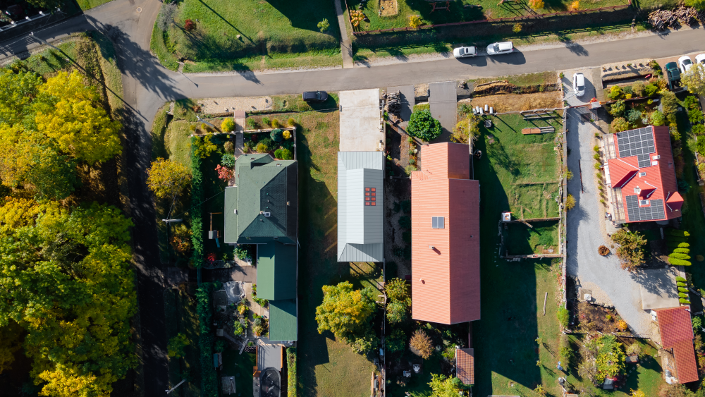 Híd a házban – kifinomult megoldások a tér tagolására