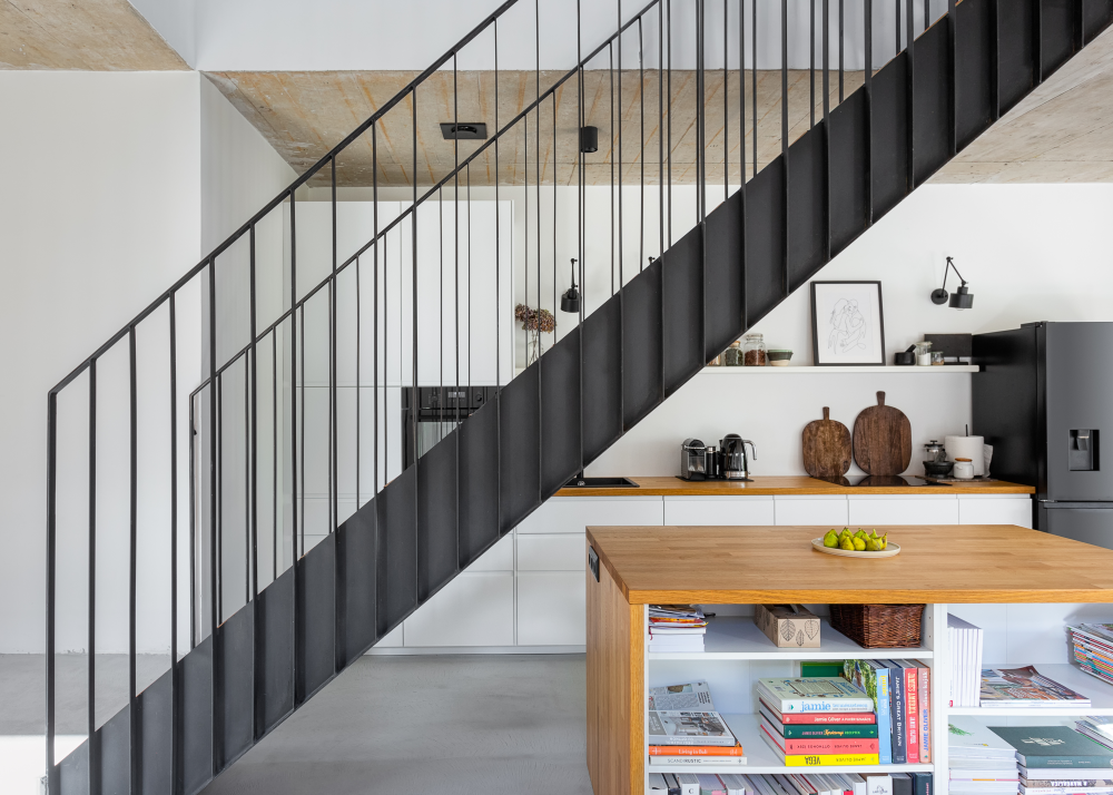 Híd a házban – kifinomult megoldások a tér tagolására