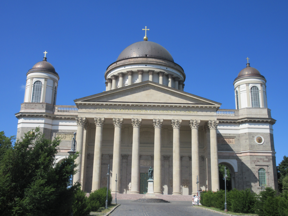 Különleges kupola, szokatlan kihívások