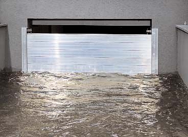 Mobil árvízvédelmi eszközök ajtók, ablakok lezárásához