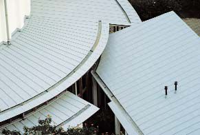 Könnyűszerkezetes tetők széles profil- és színválasztékban
