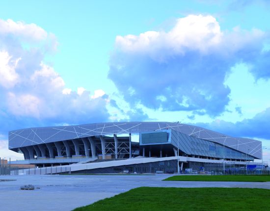Titáncink burkolat az ukrajnai futball-EB stadionján