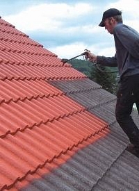 Egyszerű festéssel megújíthatók a tetőcserepek