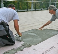 Vízszigetelés, feszültségmentesítés, rétegelválasztás – hogy ne fagyjon fel a teraszburkolat Vízszigetelés, feszültségmentesítés, rétegelválasztás – hogy ne fagyjon fel a teraszburkolat