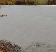 Megtámasztást nem igénylő hőszigetelő peremzsalu elem Megtámasztást nem igénylő hőszigetelő peremzsalu elem