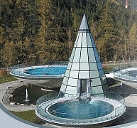 Lebegő medencék csúszásmentes, nem szálkásodó szegélyezése Lebegő medencék csúszásmentes, nem szálkásodó szegélyezése