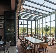 Étterembővítés – térformálás rugalmasan és természetesen Étterembővítés – térformálás rugalmasan és természetesen