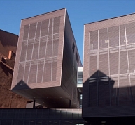 Egyedi homlokzatok perforált lemezekkel Egyedi homlokzatok perforált lemezekkel