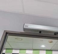 Halk működésű nyílóajtó-automatika egy- és kétszárnyú ajtókhoz Halk működésű nyílóajtó-automatika egy- és kétszárnyú ajtókhoz