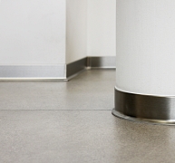 Íves felületekhez is alkalmazható burkolatváltó takaróprofil Íves felületekhez is alkalmazható burkolatváltó takaróprofil