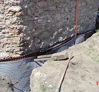 Ha nem oldható meg a folytonos szigetelés, inkább vezessük el a vizet Ha nem oldható meg a folytonos szigetelés, inkább vezessük el a vizet