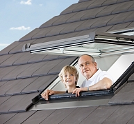 Nyitási módok: helyhez igazított modern tetőablak Nyitási módok: helyhez igazított modern tetőablak