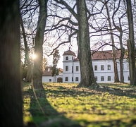 Május 26-tól lehet látogatni a tatai Esterházy-kastélyt, bemutatjuk a felújítási munkákat
