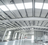 Új könnyűszerkezetes csarnokkal és irodaépülettel bővült a HK-Ceram Új könnyűszerkezetes csarnokkal és irodaépülettel bővült a HK-Ceram