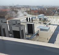 Terézvárosi tetőfelújítás: a hőszigetelés aprólékos kifaragása is lassította a munkát Terézvárosi tetőfelújítás: a hőszigetelés aprólékos kifaragása is lassította a munkát