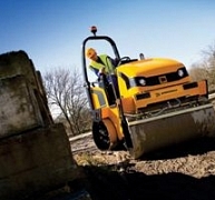 Hatékonyan, pontosan tömörít az új vibrációs tandemúthenger Hatékonyan, pontosan tömörít az új vibrációs tandemúthenger