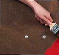 Közvetlenül a rozsdás felületre hordva is véd Közvetlenül a rozsdás felületre hordva is véd