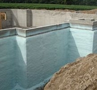 A keményhab hőpáncélként veszi körbe az épületet A keményhab hőpáncélként veszi körbe az épületet