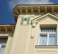 Homlokzatdíszítés üvegszállal erősített keményhab elemekkel Homlokzatdíszítés üvegszállal erősített keményhab elemekkel