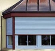 A feltolásgátló biztonságossá teszi a miniredőnyt A feltolásgátló biztonságossá teszi a miniredőnyt