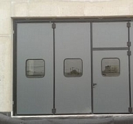 Lapozókapu akár 58 négyzetméteres nyílás hőszigetelt zárására Lapozókapu akár 58 négyzetméteres nyílás hőszigetelt zárására