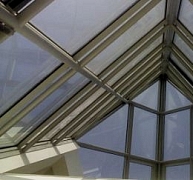 Bármekkora és bármilyen formájú tető megépíthető üvegből Bármekkora és bármilyen formájú tető megépíthető üvegből