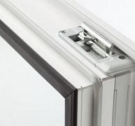 Látható záróelemek helyett rejtett vasalat Látható záróelemek helyett rejtett vasalat