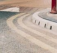 Szegélykő, mely egyben vízelvezető folyóka is Szegélykő, mely egyben vízelvezető folyóka is