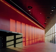 Tűz esetén az üvegfelület átlátszatlan fallá válik Tűz esetén az üvegfelület átlátszatlan fallá válik